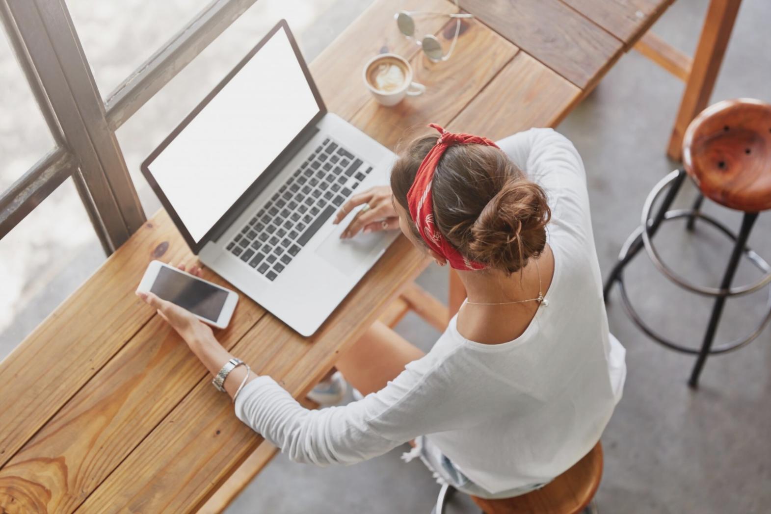 Espace de travail collaboratif moderne