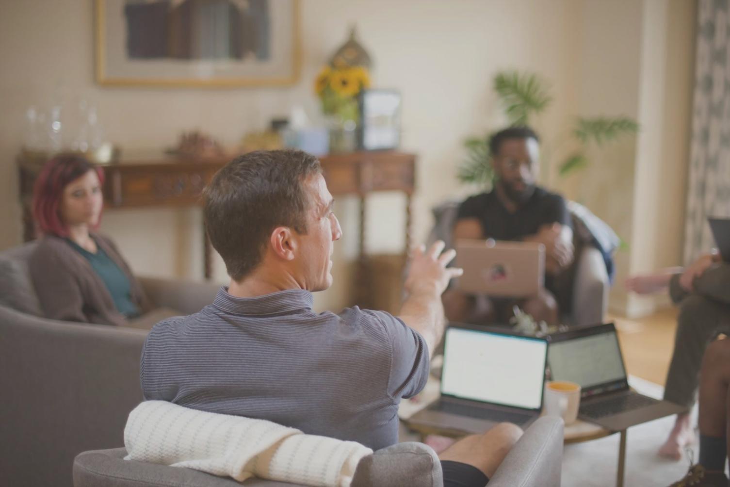 Bureau moderne avec équipements professionnels